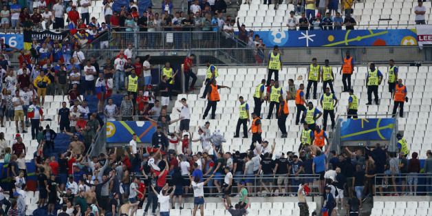 Football Soccer - England v Russia - EURO 2016 - Group B - Stade V?lodrome, Marseille, France - 11/6/16Fans at full timeREUTERS/Eddie KeoghLivepic