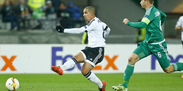 Football - Rapid Wien v Valencia - UEFA Europa League round of 32 - Group G - Ernst Happel Stadium, Vienna, Austria - 25/02/16 Valencia's Sofiane Feghouli scores a goal next to Rapid Wien's Mario Sonnleitner REUTERS/Heinz-Peter Bader