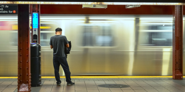 Agressées dans le métro, deux femmes voilées sont défendues par toute une rame