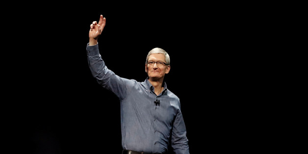Apple Inc. CEO Tim Cook waves as he opens the company's World Wide Developers Conference in San Francisco, California, June 13, 2016. REUTERS/Stephen Lam