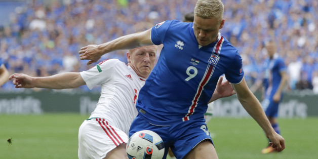 Hungary's Laszlo Kleinheisler, left, challenges Iceland's Kolbeinn Sigthorsson during the Euro 2016 Group F soccer match between Iceland and Hungary at the Velodrome stadium in Marseille, France, Saturday, June 18, 2016. (AP Photo/Ariel Schalit)
