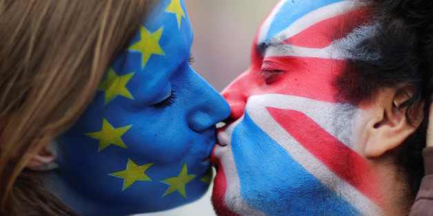 Two activists with the EU flag and Union Jack painted on their faces kiss each other in front of Brandenburg Gate to protest against the British exit from the European Union, in Berlin, Germany, June 19, 2016. REUTERS/Hannibal Hanschke TPX IMAGES OF THE DAY