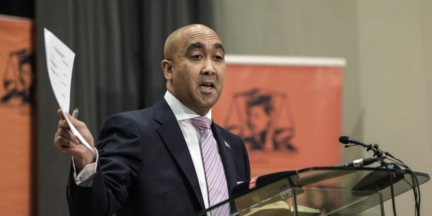 Le magistrat chargé des poursuites, Shaun Abrahams, lors d'une conférence de presse le 23 mai 2016