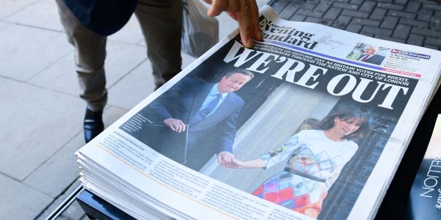 A man takes a copy of the London Evening Standard with the front page reporting the resignation of British Prime Minister David Cameron and the vote to leave the EU in a referendum, showing a pictured of Cameron holding hands with his wife Samantha as they come out from 10 Downing Street, in London on June 24, 2016.
Britain voted to break away from the European Union on June 24, toppling Prime Minister David Cameron and dealing a thunderous blow to the 60-year-old bloc that sent world markets plunging. / AFP / LEON NEAL (Photo credit should read LEON NEAL/AFP/Getty Images)