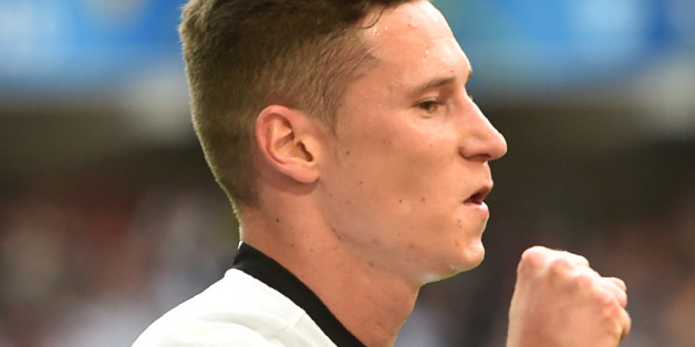 Julian Draxler feiert sein Tor im EM-Achtelfinale gegen die Slowakei