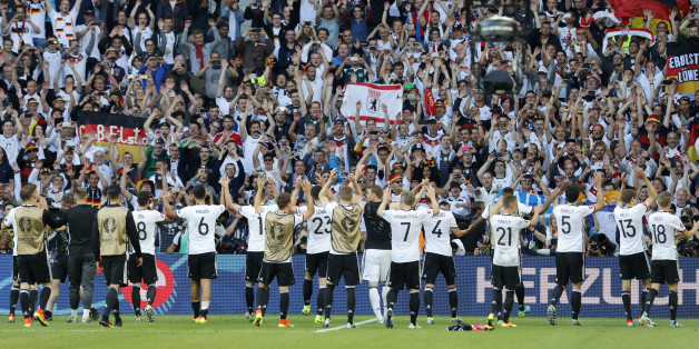 Football Soccer - Germany v Slovakia - EURO 2016 - Round of 16 - Stade Pierre-Mauroy, Lille, France - 26/6/16Germany players celebrate after the gameREUTERS/Pascal RossignolLivepic
