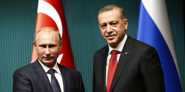 Russia's President Vladimir Putin (L) shakes hands with Turkey's President Tayyip Erdogan after a news conference at the Presidential Palace in Ankara December 1, 2014. REUTERS/Umit Bektas (TURKEY - Tags: POLITICS)