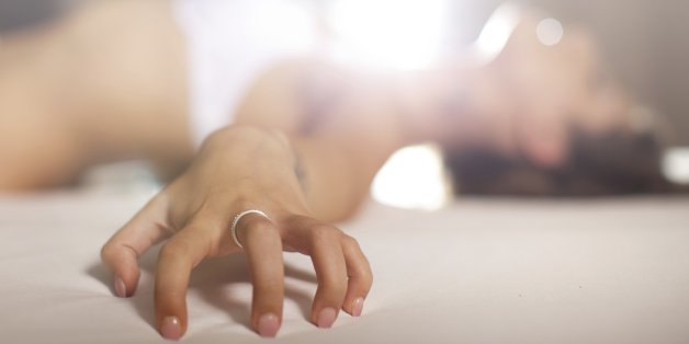 Mit der Sexstellung Chinesische Schlittenfahrt schenkt der Mann ihr einen entspannten Orgasmus
