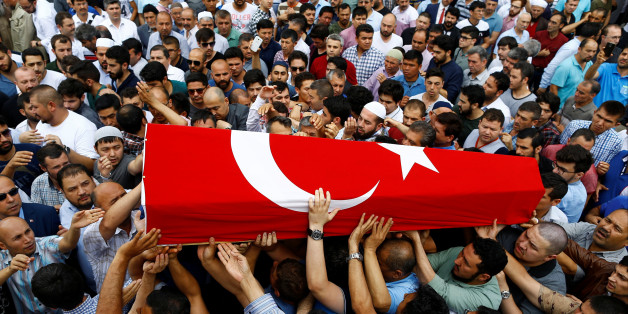 Obsèques le 30 juin 2016 à Istanbul de l''une victime des attentats de l'aéroport