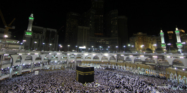 Muslims pray and gather around the holy Kaaba at the Grand Mosque during the holy fasting month of Ramadan in Mecca, Saudi Arabia, June 8, 2016. REUTERS/Faisal Al Nasser