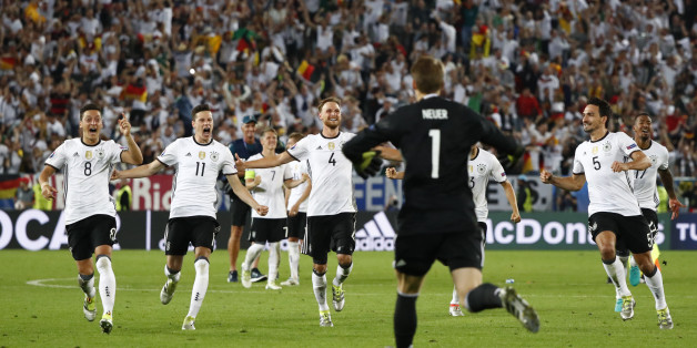 Football Soccer - Germany v Italy - EURO 2016 - Quarter Final - Stade de Bordeaux, Bordeaux, France - 2/7/16Germany players celebrate winning the penalty shootoutREUTERS/Christian HartmannLivepic