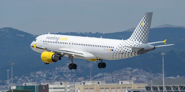 An airplane of the Spanish low-cost airline Vueling lands at Barcelona's airport in El Prat de Llobregat on June 6, 2016. / AFP / JOSEP LAGO (Photo credit should read JOSEP LAGO/AFP/Getty Images)