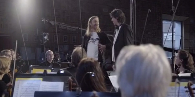 David Guetta et l'orchestre pour la version orchestrale de "This One's For You" le 8 juillet 2016