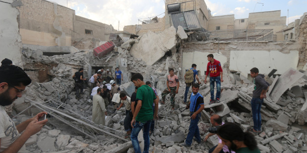 Men look for survivors under the rubble of a damaged building after an airstrike on Aleppo's rebel held Kadi Askar area, Syria July 8, 2016. REUTERS/Abdalrhman Ismail