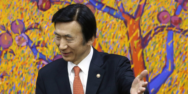 Chinese chief nuclear envoy Wu Dawei, left, is welcomed by South Korean Foreign Minister Yoon Byung-se at Foreign Ministry in Seoul, South Korea, Monday, Feb. 29, 2016. (Kim Hong-Ji/Pool Photo via AP)