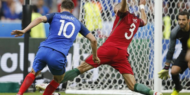 Gignac vor dem Beinahe-Treffer gegen Portugal