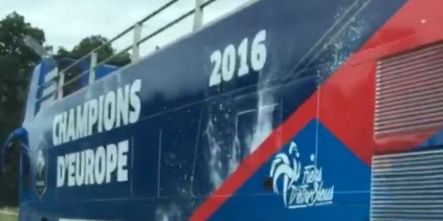 Le bus à impériale a-t-il porté la poisse aux Bleus ?