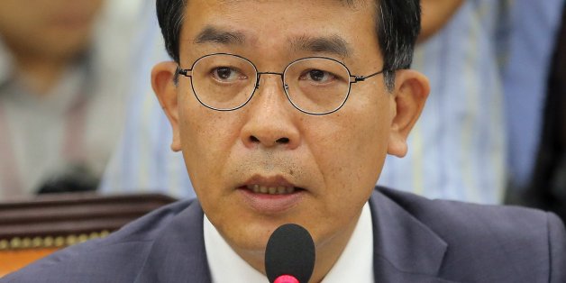 정의당 김종대 의원이 7일 오전 국회에서 열린 국방위원회 전체회의에서 한민구 국방부 장관에게 질의하고 있다.