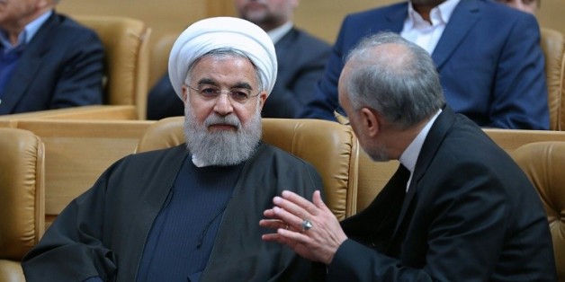 Le président Hassan Rouhani et le chef de l'Organisatin iranienne de l'énergie atomique, Ali Akbar Salehi, lors d'une cérémonie le 7 avril à Téhéran pour l'anniversaire de l'accord nucléaire