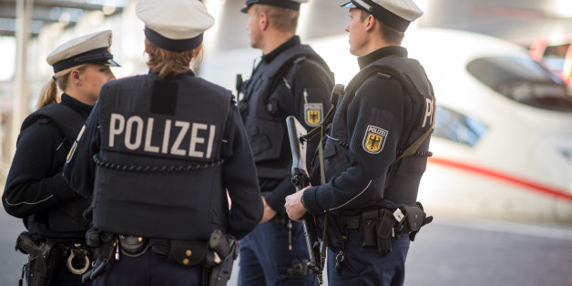 Polizisten am Hauptbahnhof in Frankfurt am Main (Archivbild)