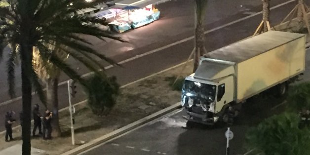 Un camion fonce dans la foule sur la promenade des Anglais à Nice