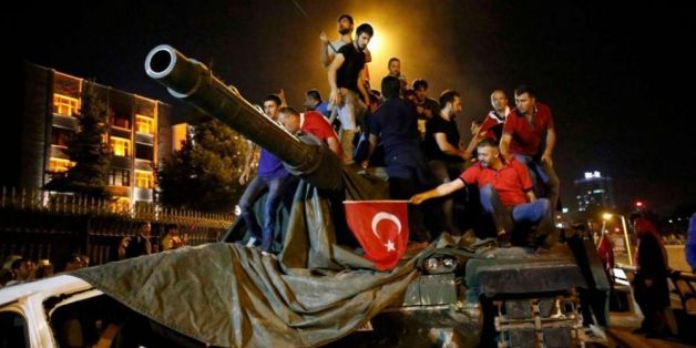Putsch avorté en Turquie: L'état d'urgence sera prolongé de trois mois