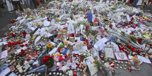 Les 2 km de la Promenade des Anglais recouverts de fleurs