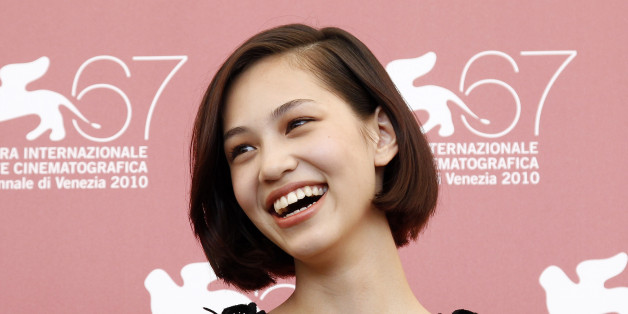 Japanese actress Kiko Mizuhara poses for photographers during a photocall for "Noruwei no Mori" (Norwegian Wood) by director Tran Anh Hung during the 67th Venice Film Festival September 2, 2010. REUTERS/Alessandro Bianchi (ITALY - Tags: ENTERTAINMENT)