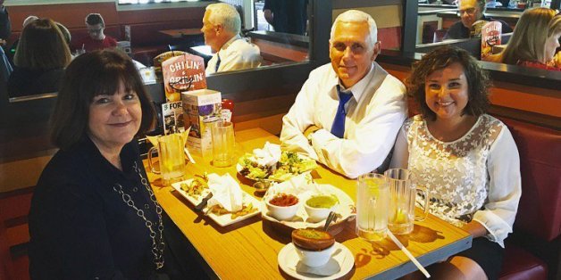 Dieses Foto von US-Politiker Mike Pence sorgt im Netz für Verwirrung - wegen eines bestimmten Details