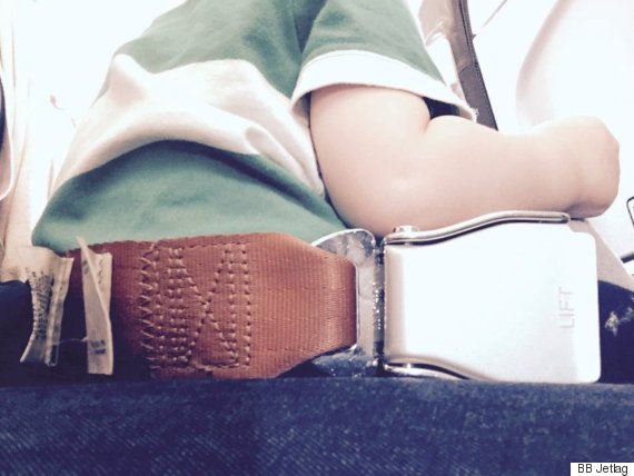 bebe en avion