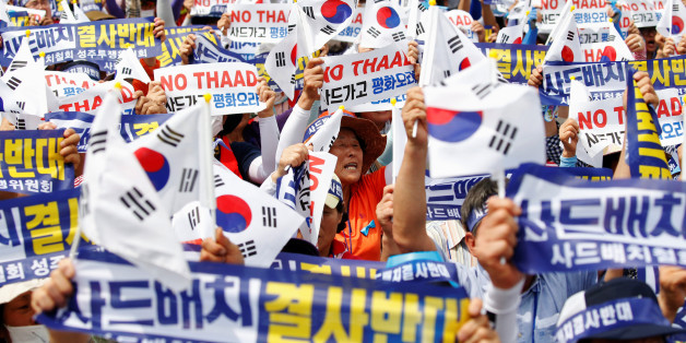 Seoungju residents chant slogans during a protest against the government's decision on deploying a U.S. THAAD anti-missile defense unit in Seongju, in Seoul, South Korea, July 21, 2016. The banner reads "Desperately oppose deploying THAAD". REUTERS/Kim Hong-Ji