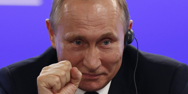 Russian President Vladimir Putin attends a news conference after a meeting with Italian Prime Minister Matteo Renzi at the St. Petersburg International Economic Forum 2016 (SPIEF 2016) in St. Petersburg, Russia, June 17, 2016. REUTERS/Grigory Dukor