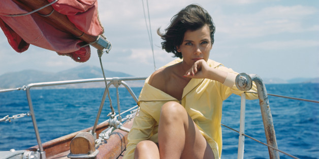 L'actrice Jenny Karézi sur un bateau, circa 1960 en Grèce . (Photo by Giancarlo BOTTI/Gamma-Rapho via Getty Images)