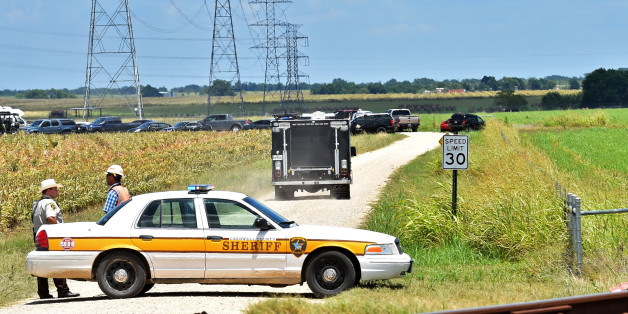 Authorities head down a dirt road toward to investigate the scene of a hot air balloon crash that left 16 feared dead near Maxwell, Texas, U.S. July 30, 2016. REUTERS/Robin Jerstad