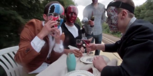 Dieses Video einer Berliner Sprayer-Gruppe lässt dem Betrachter den Atem stocken.