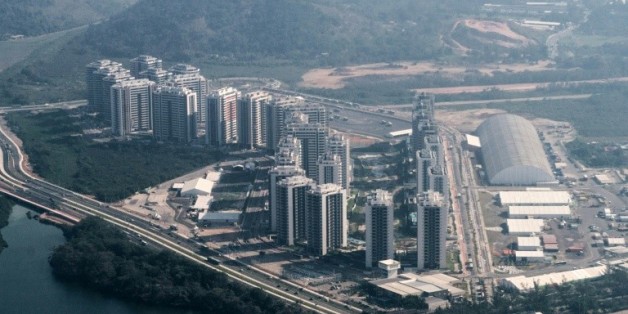 Vue aérienne du Village olympique, le 26 juillet 2016 à Rio de Janeiro
