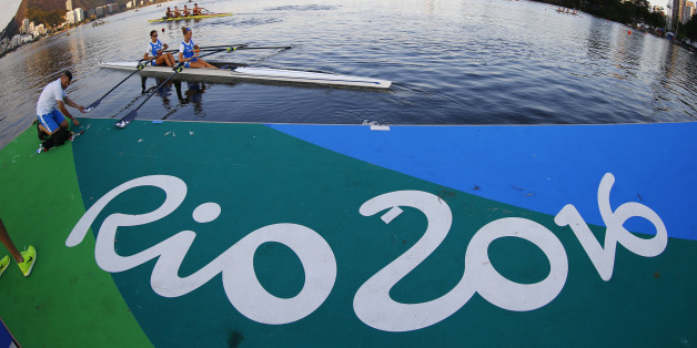 Rio Olympics - Rowing - Lagoa - Rio De Janeiro, Brazil - 01/08/2016. Rowers from Italy train. REUTERS/Ivan Alvarado TPX IMAGES OF THE DAY FOR EDITORIAL USE ONLY. NOT FOR SALE FOR MARKETING OR ADVERTISING CAMPAIGNS.
