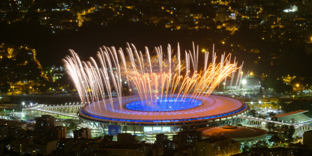 Des feux d'artifice sont testés dans le stade Maracana de Rio, le 3 août 2016.