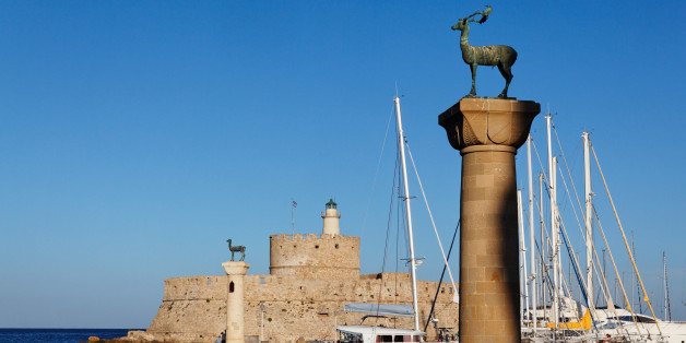 Agios Nikolaos Fortress, Entrance to port Mandraki