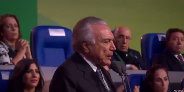 Le président brésilien par intérim hué au moment d'ouvrir les JO