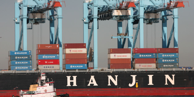 A tugboat passes a container ship, owned by Hanjin Shipping, docked at APM Terminals, Thursday, Oct. 23, 2008 in Elizabeth, N.J. APM Terminals is owned by A.P. Moller-Maersk Group of the Netherlands. (AP Photo/Mark Lennihan)