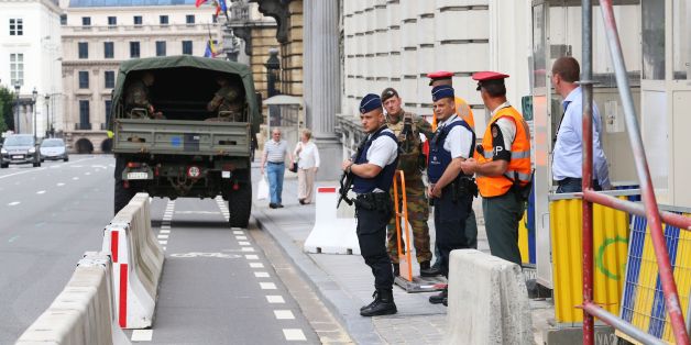 ***BELGIUM OUT***Police and journalists gather outside of the Belgium's Prime Minister's Office in Brussels on August 7, 2016, following an attack on two policewomen in the southern city of Charleroi.A machete-wielding man shouting 'Allahu akbar' (God is the greatest) wounded two policewomen in southern Belgium on August 6 before being shot dead, in what appeared to be the latest in a string of jihadist attacks in Europe. The attack outside the main police station in the city of Charleroi, aroun