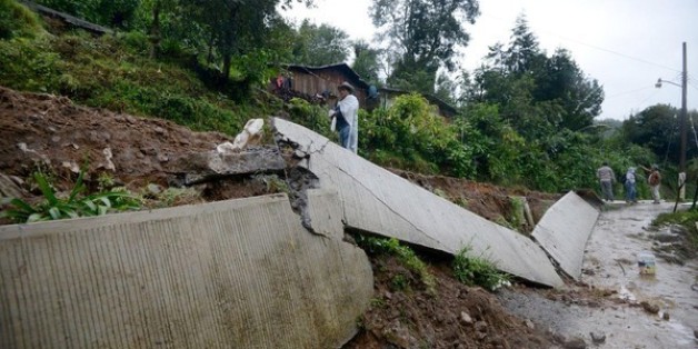 Les dégats provoqués par des glissements de terrains après le passage de la tempête Earl à Coscomatepec dans l'état de Veracruz, au Mexique, le 6 août 2016 / AFP