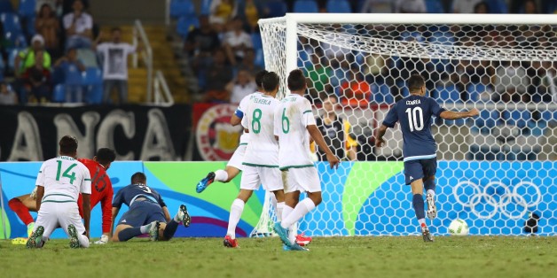 2016 Rio Olympics - Soccer - Preliminary - Men's First Round - Group D Argentina v Algeria - Olympic Stadium - Rio de Janeiro, Brazil - 07/08/2016. Jonathan Calleri (ARG) of Argentina scores Argentina's second goal. REUTERS/Leonhard Foeger FOR EDITORIAL USE ONLY. NOT FOR SALE FOR MARKETING OR ADVERTISING CAMPAIGNS.