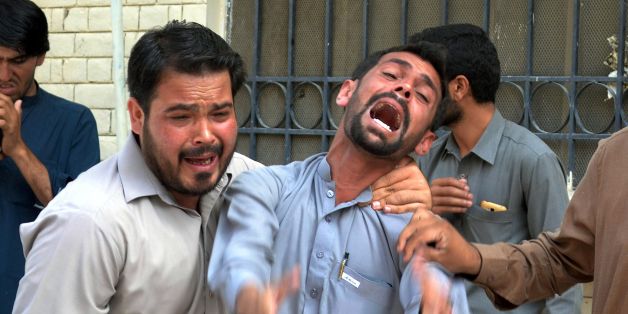 Pakistani bystanders react at the site after a bomb explosion at a government hospital premises in Quetta on August 8, 2016.At least 20 people have been killed after a bomb went off at a major hospital in the southwest Pakistani city of Quetta, an AFP reporter and officials said, with fears the death toll could rise.