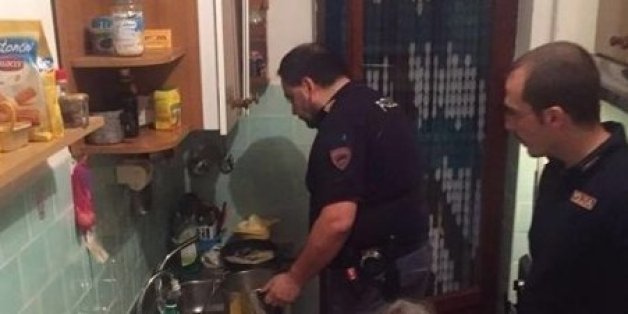 Wegen Schreien in der Nachbarwohnung rückte die Polizei an - und reagierte genau richtig