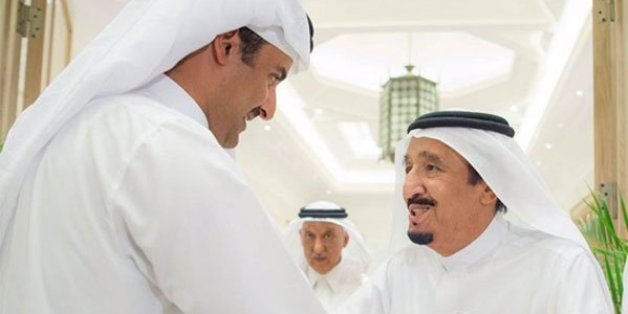 Le roi d'Arabie saoudite reçoit l'émir du Qatar dans sa résidence à Tanger