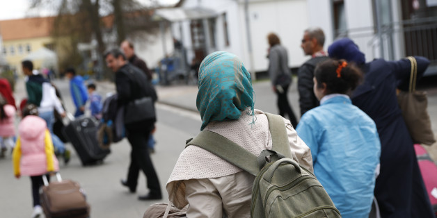 Syrian refugees arrive at the camp for refugees and migrants in Friedland, Germany April 4, 2016. The first group of Syrian refugees arrived in Germany by plane from Turkey under a new deal between the European Union and Ankara to combat human trafficking and bring migration under control, German police said on Monday. REUTERS/Kai Pfaffenbach