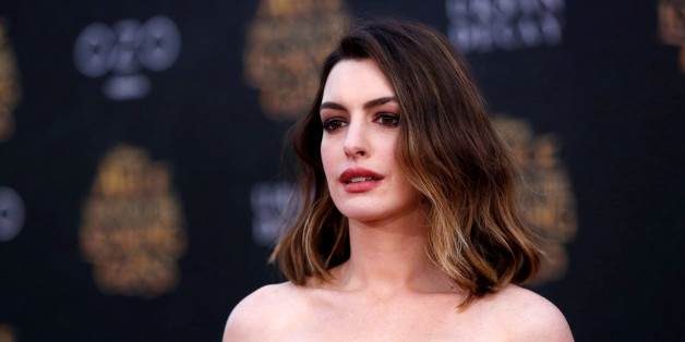 Anne Hathaway hat ihre Baby-Kilos noch nicht verloren - und reagiert deshalb pragmatisch und glücklich