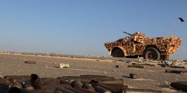 A military vehicle used by fighters from the pro-government forces loyal to Libya's Government of National Unity (GNA) is seen near ammunition casing on August 3, 2016 in Sirte during an operation against jihadists of the Islamic State (IS) group.Fighters allied to Libya's UN-backed Government of National Accord (GNA), supported by US air strikes, are trying to retake the coastal city -- hometown of slain dictator Moamer Kadhafi -- from IS which has controlled it since June 2015. / AFP / MAHMUD